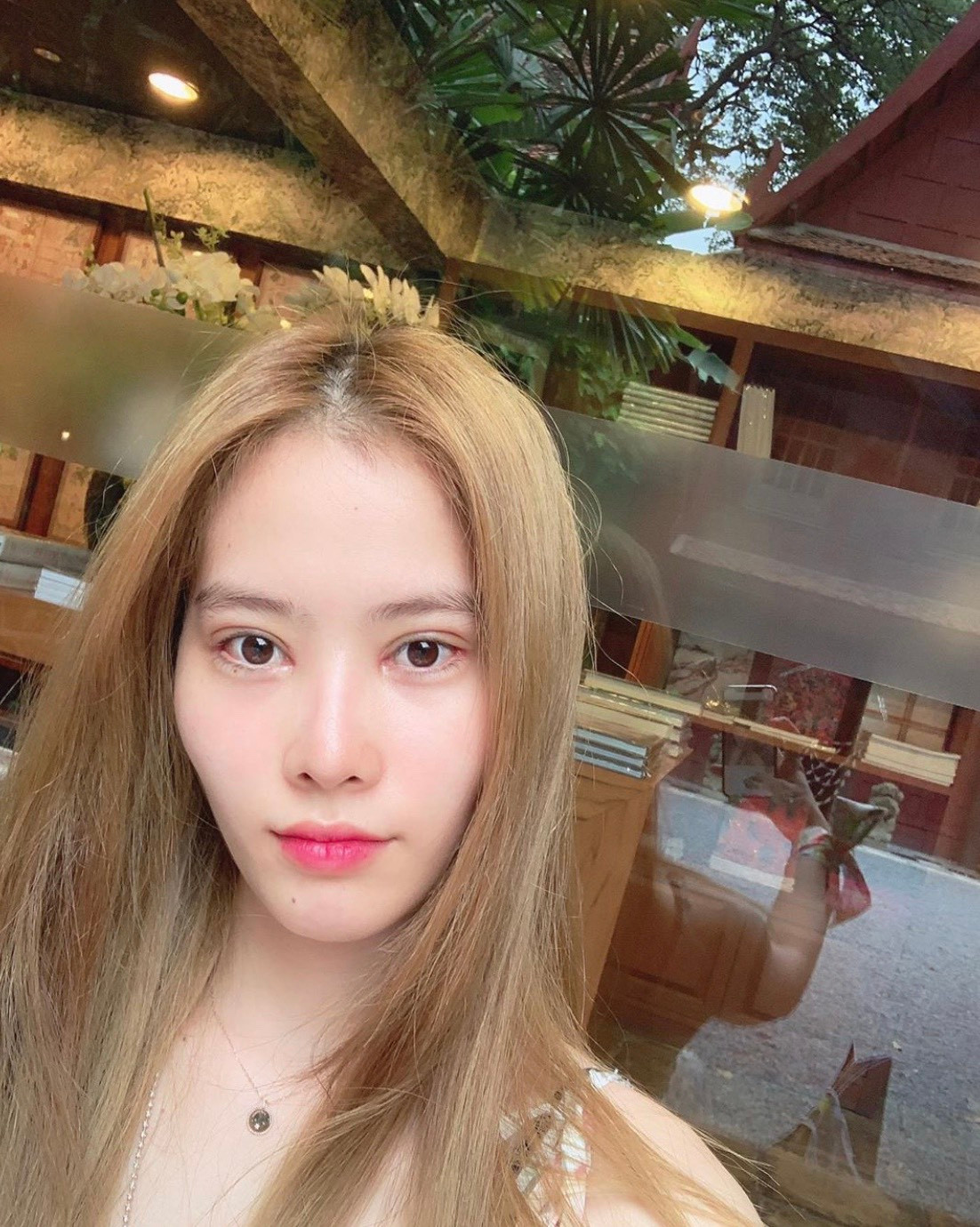 Nam Em gay hoang mang voi khuon mat khac la va dong chu soc