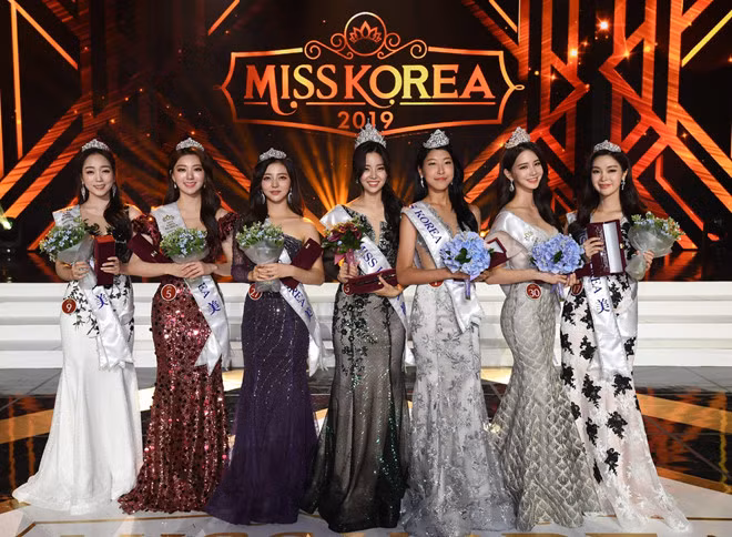 Các á hậu của cuộc thi là Shin Yoon Ah (22 tuổi), Lee Hye Ju (21 tuổi), Shin Hye Ji (23 tuổi), Woo Hee Jun (25 tuổi), Lee Da Hyun (22 tuổi) và Lee Ha Nuey (23 tuổi). Trên các trang mạng xã hội, Kim Se Yeon được khen ngợi bởi vẻ đẹp ngọt ngào, nụ cười rạng rỡ. "Cuối cùng thì Hàn Quốc cũng chọn lựa được một nhan sắc đẹp, xứng đáng ngôi vị hoa hậu", một tài khoản bình luận trên Nate.