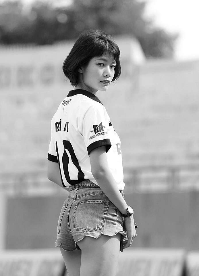 “Mình chỉ thấy một đứa trẻ sinh ra là cả một vấn đề nghiêm trọng cho xã hội! Một con người từ khi sinh ra đến khi chết sẽ dùng cả tấn thức ăn, thải cả tấn rác và dùng chung khí quyển với cả tỷ người còn lại trên trái đất! Không đẻ là tốt nhất!”, Trà My chia sẻ.