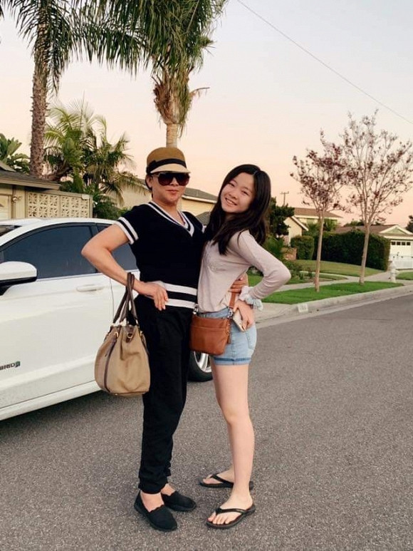 Sau cuộc hôn nhân đổ vỡ, Như Quỳnh vừa đi diễn, vừa chăm con. Hiện tại, bé Melody Đông Nghi nhà Như Quỳnh đang sinh sống và học tập tại Mỹ. Qua hình ảnh mới nhất do giọng ca "Duyên phận" chia sẻ, fan trầm trồ vì con gái Như Quỳnh giờ đây đã cao lớn phổng phao. Mới 12 tuổi nhưng Đông Nghi đã cao gần bằng mẹ và sở hữu nhan sắc rất xinh đẹp.