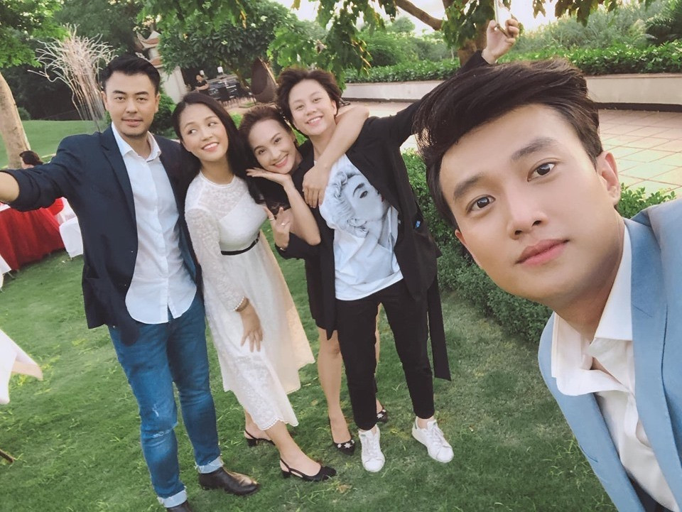 He lo chi tiet hot phan ngoai truyen 