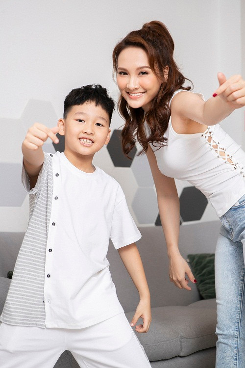 Trong phim, Bảo Thanh vào vai Anh Thư, cô nàng cá tinh, thông minh, tháo vát. Ngoài đời, Bảo Thanh đã lập gia đình và có một cậu con trai 8 tuổi.