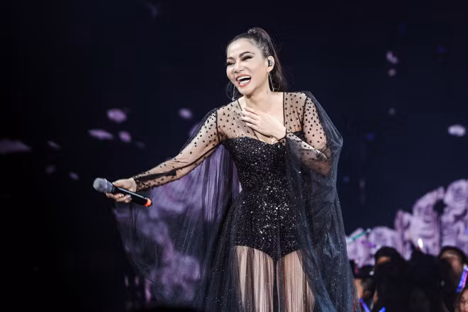 Đặc biệt, Thu Minh và con trai đã có màn song ca đặc biệt trong ca khúc "You are my sunshine". Được biết, khi MV "Diva" của nữ ca sĩ lọt Top trending YouTube, bé Gấu đã hát tặng mẹ ca khúc này và phần thể hiện mộc mạc của bé đã được nữ ca sĩ phối lại. Dù con trai không trực tiếp xuất hiện trong showcase, nhưng tiết mục này đã khiến Thu Minh rơi nước mắt, không thể tiếp tục hát vì quá xúc động.