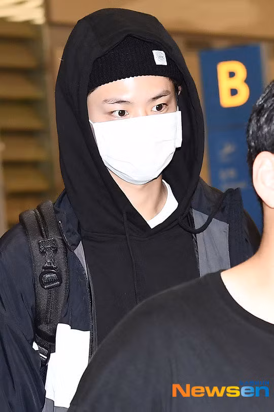 Nam diễn viên Park Bo Gum xuất hiện trước truyền thông xứ Kim Chi sau những tin đồn về mối quan hệ đặc biệt với Song Hye Kyo.