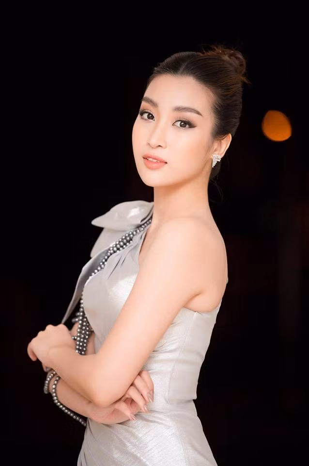 Vẻ đẹp “nghiêng nước nghiêng thành” của Hoa hậu Đỗ Mỹ Linh Ve dep “nghieng nuoc nghieng thanh” cua Hoa hau Do My Linh