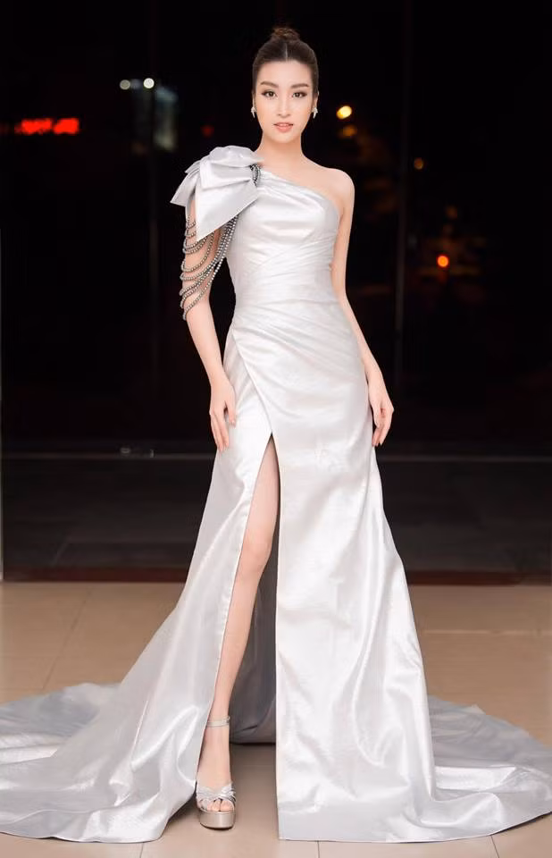 Thông tin Đỗ Mỹ Linh hẹn hò em trai Ngọc Trinh khiến fan sốc bởi chàng trai này khá đào hoa, từng hẹn hò với nhiều mỹ nhân Việt.