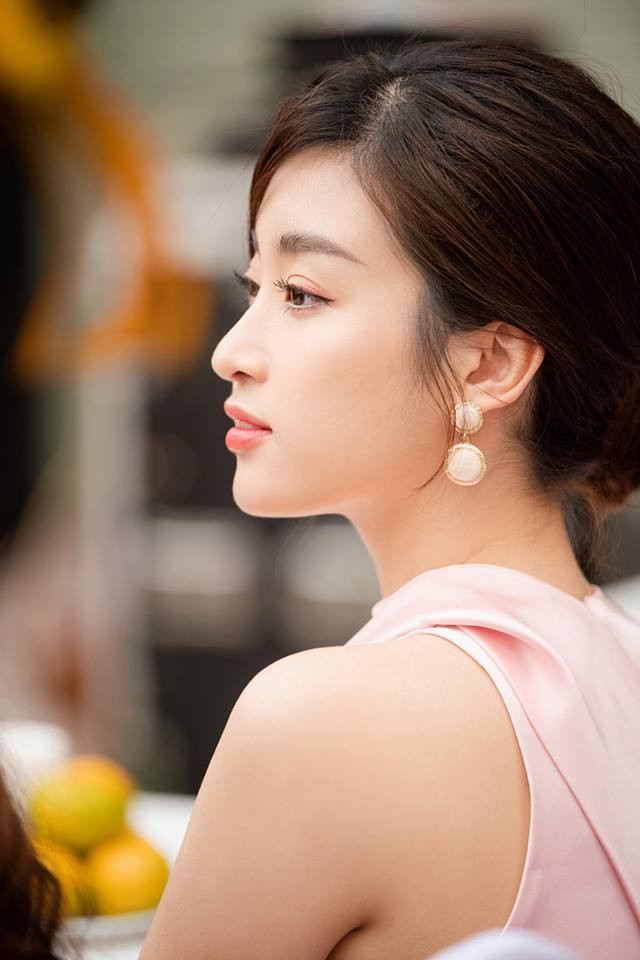 Ngoài giám khảo Hoa hậu Việt Nam 2018, Đỗ Mỹ Linh còn được mời làm Trưởng ban giám khảo cuộc thi Hoa hậu Doanh nhân Việt - Hàn 2019.