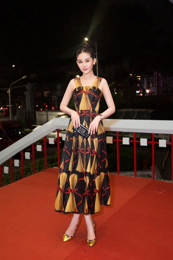 Đắt giá nhất là chiếc đồng hồ Chopard (Diamond Happy Sport) lên tới 22.000 USD (tương đương 500 triệu đồng).