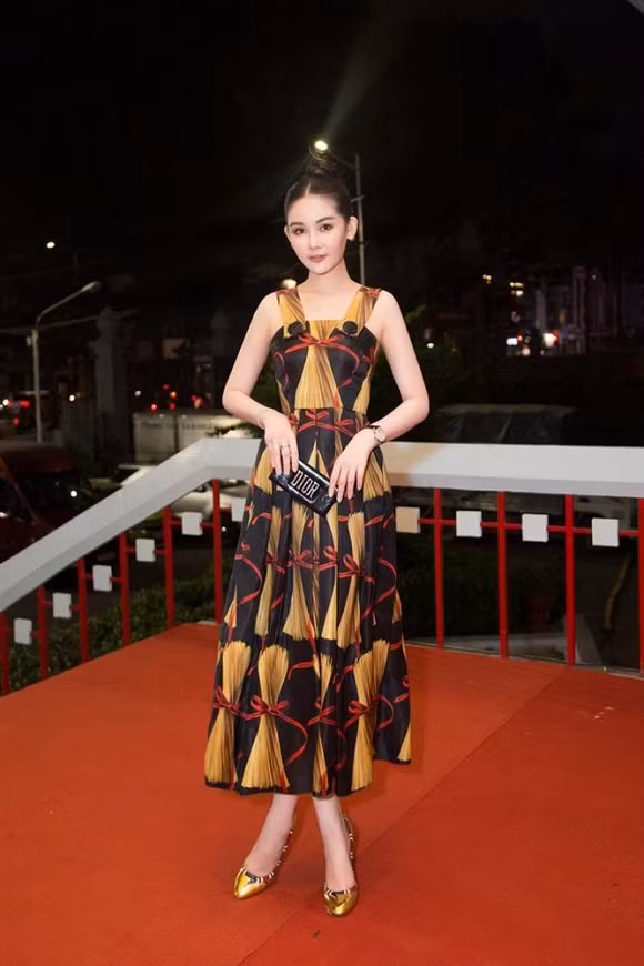 Đắt giá nhất là chiếc đồng hồ Chopard (Diamond Happy Sport) lên tới 22.000 USD (tương đương 500 triệu đồng).