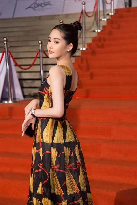 Hiện tại, Ngân Anh đã hoàn thành xong luận văn, đầu tháng 7 sẽ sang Anh bảo vệ luận án thạc sĩ.