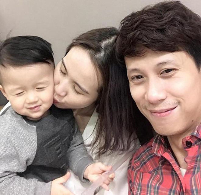 Đầu năm 2017, cô trở về sống cùng bố mẹ đẻ. Huyền Lizzie tâm sự bản thân trải qua nửa năm khó khăn, nhiều lần bật khóc khiến người thân đau lòng.