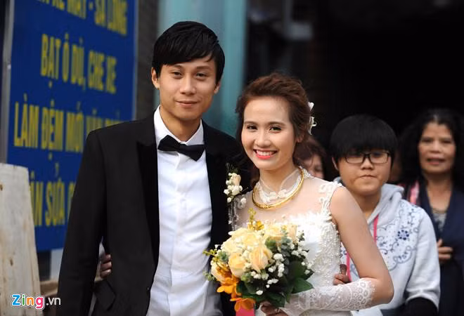 Thời gian đầu sau khi kết hôn, cả 2 thường chia sẻ hình ảnh ngọt ngào, lãng mạn trên trang cá nhân. Năm 2015, cô hạ sinh con trai đầu lòng.