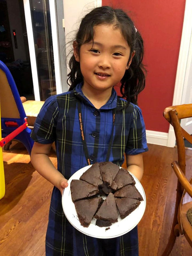 Cô bé Tiểu Panda được ba mẹ cho học múa ballet từ khi 3 tuổi. Hương Giang tiết lộ con gái thể hiện sở thích nhảy múa từ một tuổi. Khi cô bé được 6 tuổi, có thể nói tốt tiếng Anh và Trung.