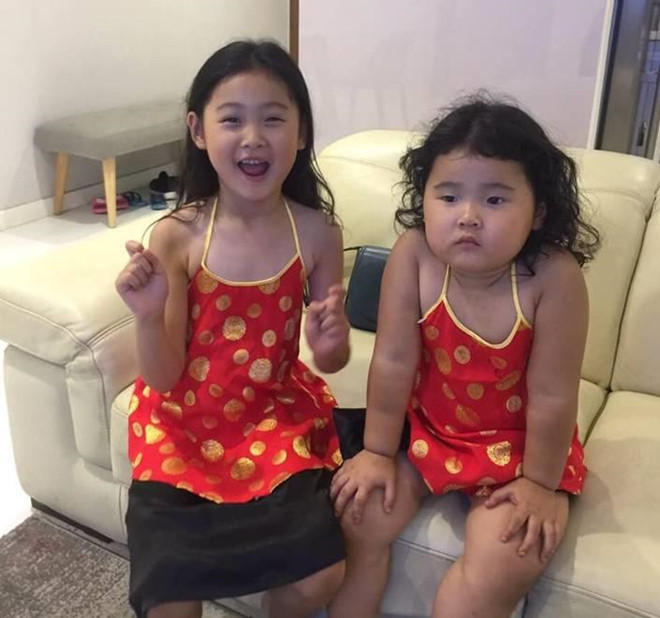 Hoa hậu cho hay bé Polar là bản sao của chị gái Tiểu Panda lúc nhỏ - ăn ngoan, ngủ tốt và hay cười. Cả hai cô bé đều nhanh nhẹn, hoạt bát và lém lỉnh. Cô bảo chỉ cần nhìn và nghe hai con nói đã cảm thấy mệt mỏi tan biến.