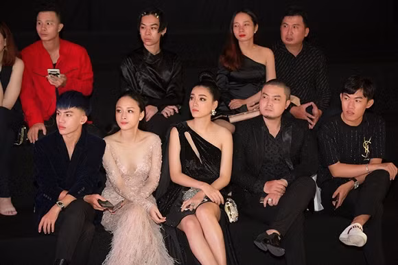 Hình ảnh Trương Hồ Phương Nga trong show thời trang.