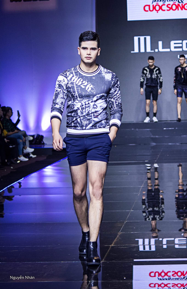 Trai la tinh tu voi Siu Black cao 1m84, than hinh 6 mui nhu “tuong tac”