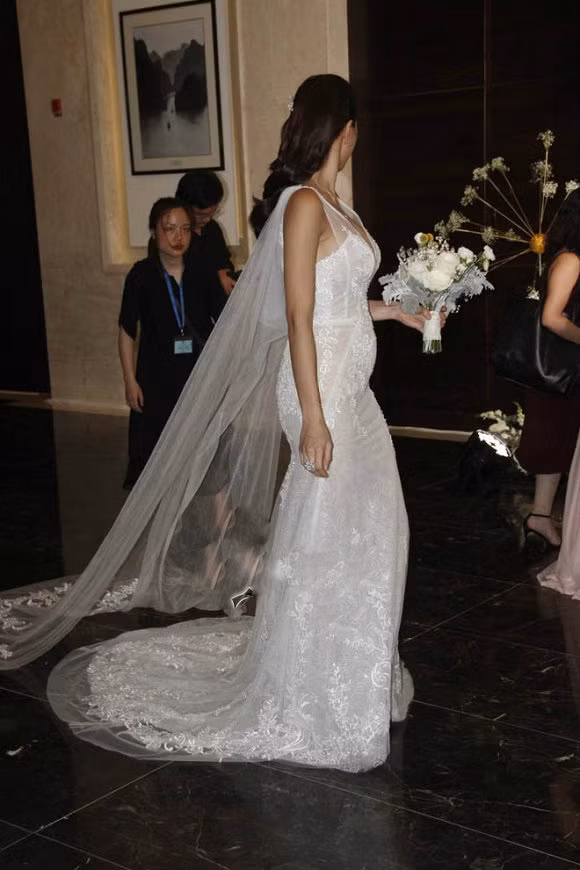 MC Phuong Mai lo vong 2 to bat thuong trong ngay cuoi-Hinh-2