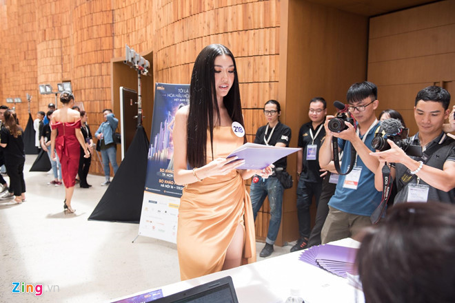 Thúy Vân cho biết cô mất ngủ vì lo lắng và hồi hộp trước khi tham gia vòng sơ khảo. “Tôi cũng chưa biết mình đã sẵn sàng hay chưa. Sự hồi hộp xen lẫn lo lắng. Tôi chắc chắn 100% với quyết định của mình nhưng sự nỗ lực thì cần hơn 100%. Tôi cảm thấy mình hồi hộp hơn cả khi thi quốc tế”.