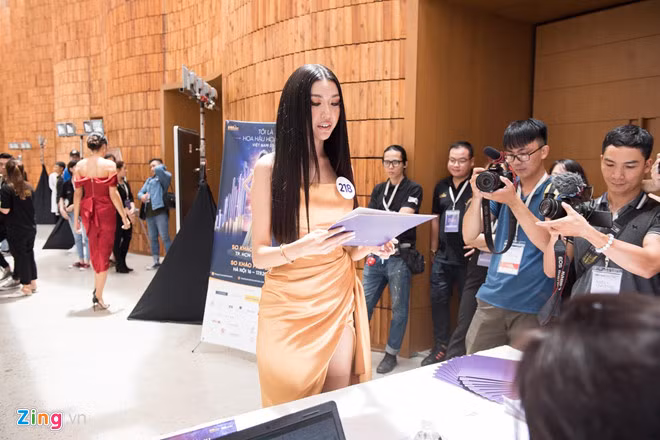 Thúy Vân cho biết cô mất ngủ vì lo lắng và hồi hộp trước khi tham gia vòng sơ khảo. “Tôi cũng chưa biết mình đã sẵn sàng hay chưa. Sự hồi hộp xen lẫn lo lắng. Tôi chắc chắn 100% với quyết định của mình nhưng sự nỗ lực thì cần hơn 100%. Tôi cảm thấy mình hồi hộp hơn cả khi thi quốc tế”.