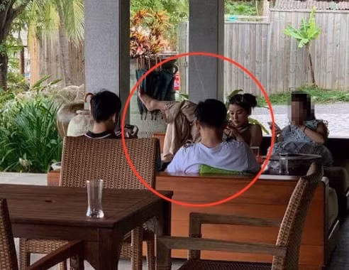 A hau Huyen My bi chi trich vi dang ngoi 