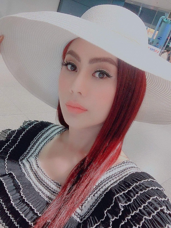 Làn da của Lâm Khánh Chi đã trở nên mịn màng, căng tràn sức sống chứ không còn sần sùi như trước.