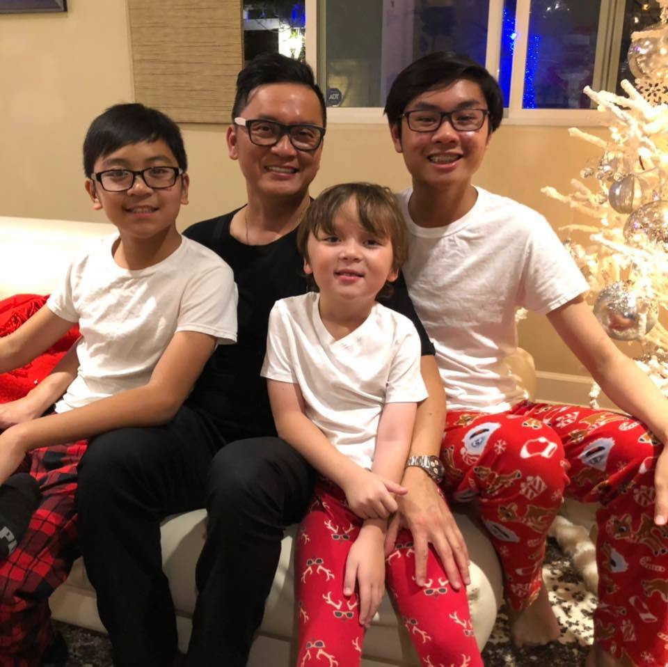 Trước khi quen Dương Mỹ Linh, Tôn Bảo Anh từng có gia đình nhưng đã đổ vỡ. Hiện tại, anh sống cùng mẹ và 2 cậu con trai.