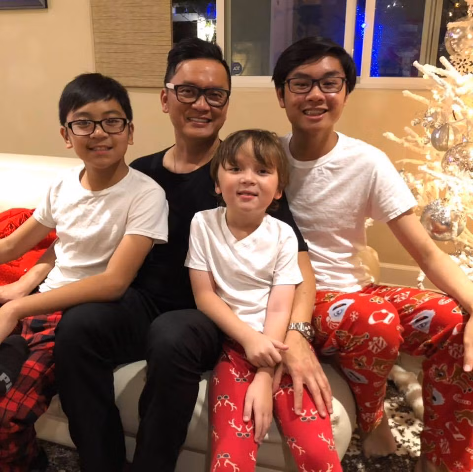 Trước khi quen Dương Mỹ Linh, Tôn Bảo Anh từng có gia đình nhưng đã đổ vỡ. Hiện tại, anh sống cùng mẹ và 2 cậu con trai.