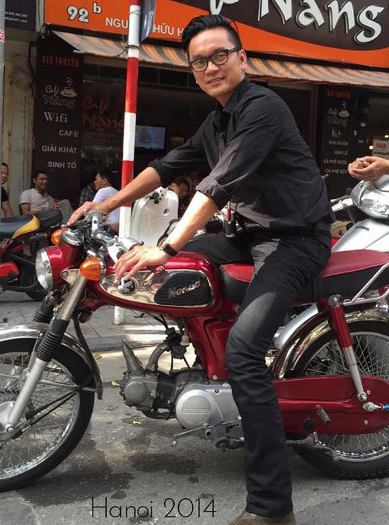 Khi đoạn video nàng Hậu tình tứ nắm tay bạn trai sải bước trên đường phố Mỹ được lan truyền, chuyện tình của cặp đôi mới thu hút sự quan tâm của công chúng vì trước đó cả hai khá kín tiếng.