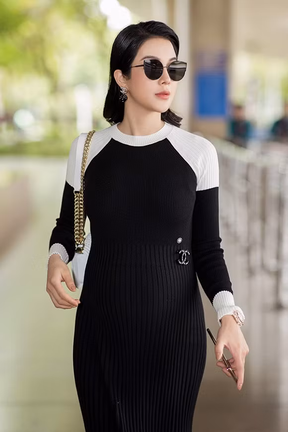 Trang phục khoẻ khoắn rất phù hợp với việc đang bầu bí của người đẹp Diệp Lâm Anh.