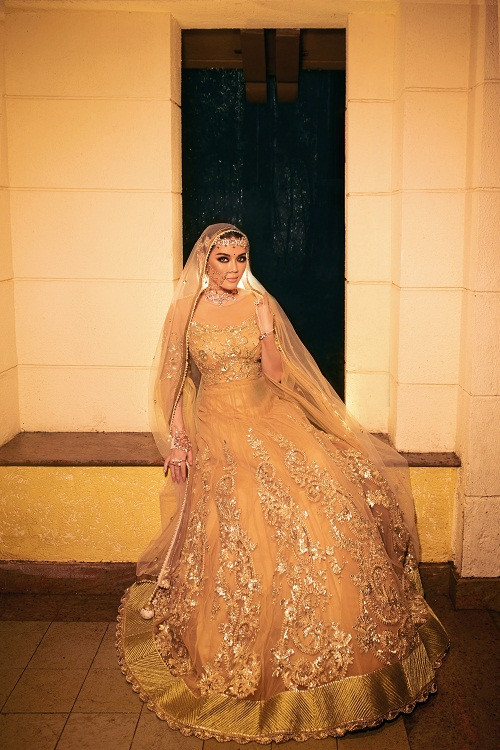 Ngày thứ tư Lý Nhã Kỳ dự tiệc sinh nhật cha nuôi tỷ phú Ấn Độ Nitin Shah, cô tiếp tục trở thành tâm điểm với trang phục và make up theo phong cách truyền thống Ấn Độ.