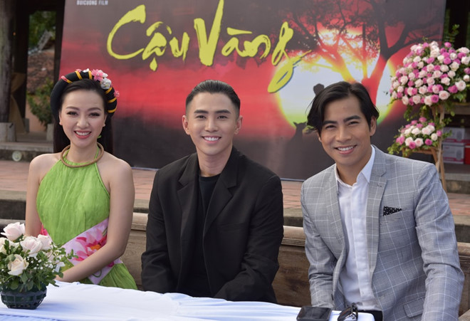 Mới đây, khi Cậu Vàng - bộ phim có nội dung dựa trên nguyên tác của nhà văn Nam Cao - công bố dàn diễn viên, nhiều khán giả cũng bất ngờ trước sự xuất hiện của Will. Anh sẽ vào vai Lý Cường, con trai của Bá Kiến trong phim Cậu Vàng. Không thuộc tuyến nhân vật chính, song vai diễn của Will vẫn được quan tâm. Không ít người thắc mắc liệu Will có thể hóa thân thành một Lý Cường ác độc, hung hăng, từng đánh nhau với Chí Phèo. Trong tác phẩm kinh điển Làng Vũ đại ngày ấy, vai này đặc biệt đòi hỏi diễn xuất ở ánh mắt, biểu cảm gương mặt, từng câu thoại. So với những vai gần đây mà Will đảm nhận, Lý Cường có thể sẽ là vai giúp giọng ca 8X mang đến dấu ấn mới. 