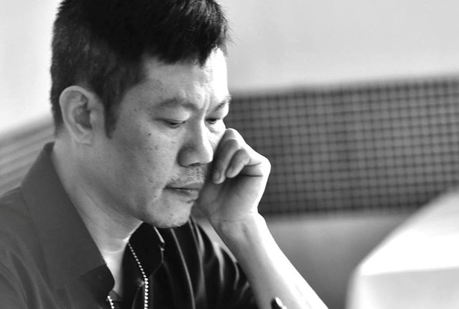 Nhac si Quoc Bao bi u nao, mat can phau thuat som