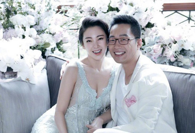 Trương Vũ Kỳ - Viên Ba Nguyên: “Mỹ nhân Châu Tinh Trì” và doanh nhân Viên Ba Nguyên yêu nhau sau 10 ngày quen biết và kết hôn vào 2016. Cuộc hôn nhân này chỉ kéo dài đến tháng 9/2018. Họ quyết định đường ai nấy đi sau khi có con sinh đôi - một trai và một gái. Hậu chia tay, cặp đôi thường xuyên chỉ trích nhau trên mạng xã hội. Viên Ba Nguyên nói vợ cũ lẳng lơ. Trương Vũ Kỳ bác bỏ lời của Viên Ba Nguyên, khẳng định anh bịa chuyện để giành quyền nuôi con.