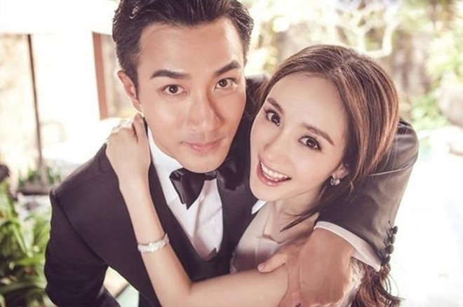 Dương Mịch - Lưu Khải Uy: Cặp sao thông báo ly dị hồi cuối 2018 sau 4 năm kết hôn. Trước khi chính thức xác nhận ly hôn, Dương Mịch và Lưu Khải Uy đã bị đồn rạn nứt tình cảm trong một thời gian dài. Theo Sina, cặp đôi chậm báo tin ly dị vì không muốn ảnh hưởng tới con. Họ còn lo ngại bị đàm tiếu hôn nhân chóng vánh nên ly thân hơn 2 năm mới ly hôn. Nguyên nhân chia tay được cho là do Dương Mịch chỉ chú tâm vào sự nghiệp, bỏ bê gia đình và con cái. Trong khi đó, Lưu Khải Uy cũng vướng bê bối ngoại tình với bạn diễn Vương Âu.