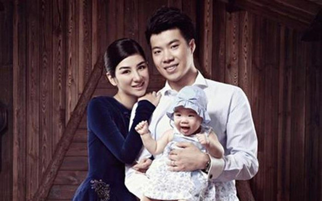 Huỳnh Dịch - Hoàng Nghị Thanh: Theo Sina, Huỳnh Dịch bị tổn hại danh tiếng sau hai cuộc hôn nhân chóng vánh. Cuộc hôn nhân đầu của cô kéo dài chưa đầy một năm. 2012, nữ diễn viên đi bước nữa với doanh nhân Hoàng Nghị Thanh và có con gái. Hai năm sau, họ đường ai nấy đi. Hai chồng cũ đều tiết lộ Huỳnh Dịch ngoại tình. Còn nữ diễn viên Lên nhầm kiệu hoa, được chồng như ý tâm sự đổ vỡ hôn nhân lần hai khiến cô sống trong sợ hãi, khủng hoảng tột độ.