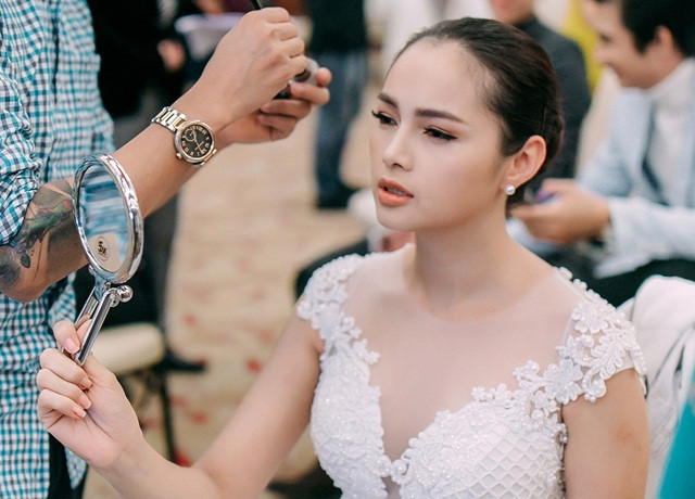 Trước câu hỏi của báo chí, Diễm Châu thừa nhận có mâu thuẫn với đồng nghiệp nhưng từ chối chia sẻ lý do.