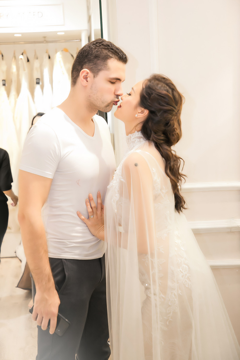 Suong nhu Phuong Mai, di thu vay cuoi duoc ban trai lam dieu nay