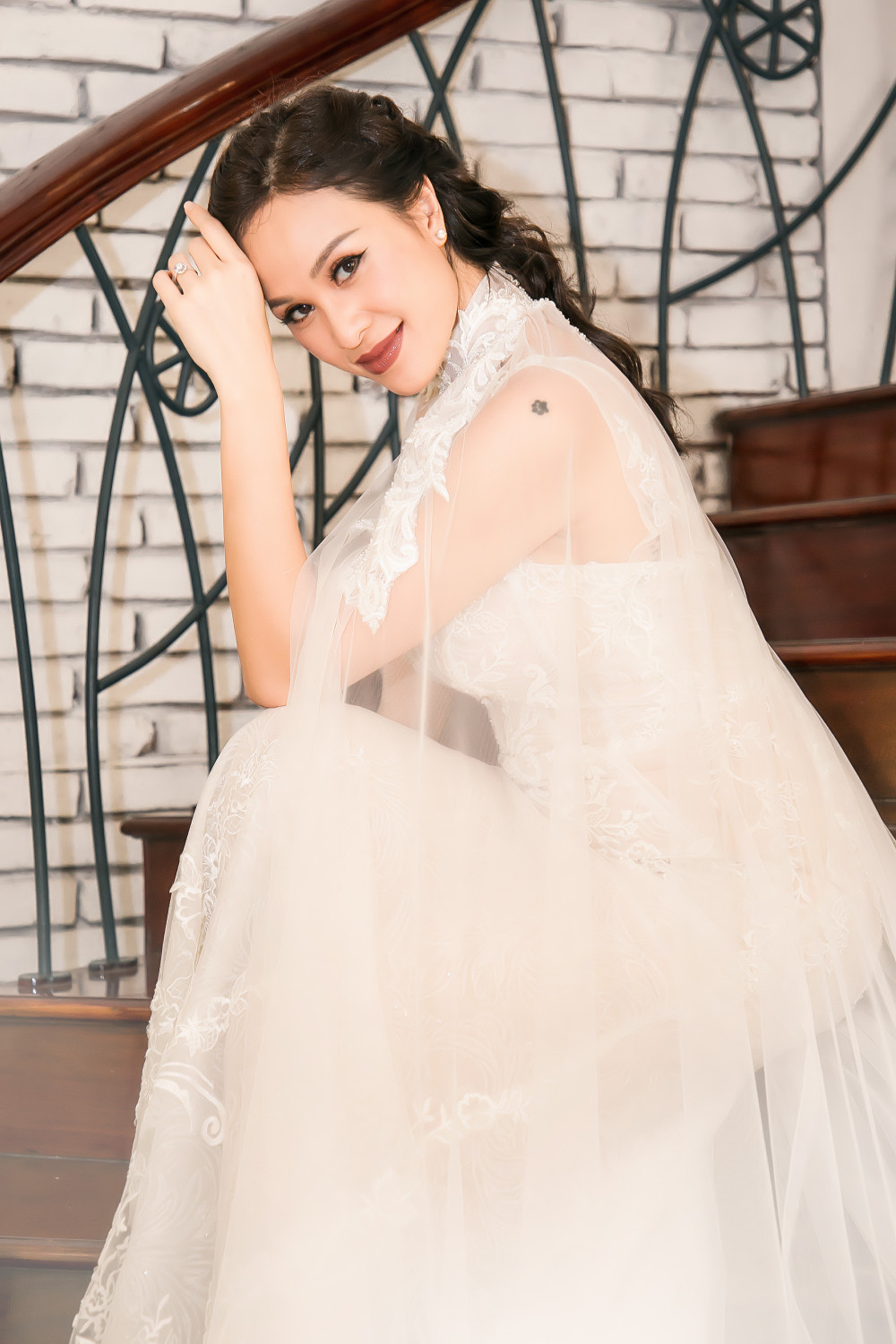 Phương Mai và Marcin (người Ba Lan) có một năm hẹn hò trước khi quyết định xây dựng tổ ấm. Cả hai có chung nhiều sở thích như tình yêu động vật, du lịch... Trong mắt nữ MC, chồng sắp cưới có tính cách dịu dàng, kiên nhẫn và luôn tặng cho cô những món quà bất ngờ trong những dịp lễ Tết.