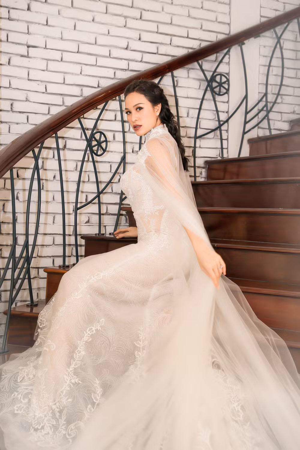 Người đẹp tâm sự, chồng sắp cưới của cô là con một nên cô cảm thấy khá áp lực trong việc làm dâu. Tuy nhiên bố mẹ Marcin rất gần gũi, luôn tạo cho cô cảm giác thoải mái mỗi lần trò chuyện. Cả hai không yêu cầu cô về Ba Lan định cư mà được lựa chọn nơi sống để thuận tiện cho công việc.