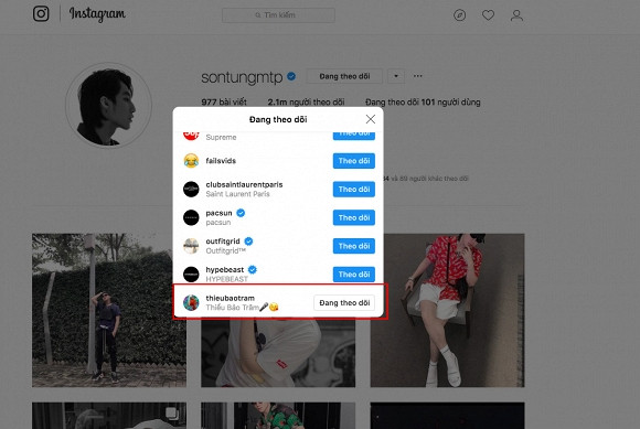 Không chỉ mặc đồ đôi, đeo phụ kiện đôi mà Sơn Tùng còn được nhiều cho là chung thủy khi nhiều năm qua chỉ theo dõi một cô gái Việt duy nhất là Thiều Bảo Trâm.