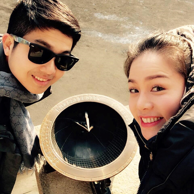 Cuối năm 2017, có thông tin Nhật Kim Anh đã ly hôn vì một thời gian dài, cô không nhắc đến ông xã hay chia sẻ bất cứ hình ảnh nào về chồng trên trang cá nhân hay tại những sự kiện. Nhật Kim Anh đã lên tiếng phủ nhận. Cô cho biết: "Do công việc bận rộn và trang cá nhân của tôi chủ yếu để bán hàng và trao đổi với khán giả, khách hàng". Chồng Kim Anh chủ yếu sống và làm việc ở Cần Thơ trong khi cô chủ yếu hoạt động tại TP.HCM. Tuy nhiên mới đây, thông tin cô đã chính thức ly hôn sau 5 năm được xác nhận khiến khán giả không khỏi tiếc nuối.