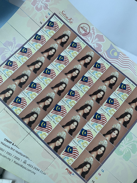 Hoa hau Phuong Khanh duoc in tem buu dien tai Malaysia-Hinh-2