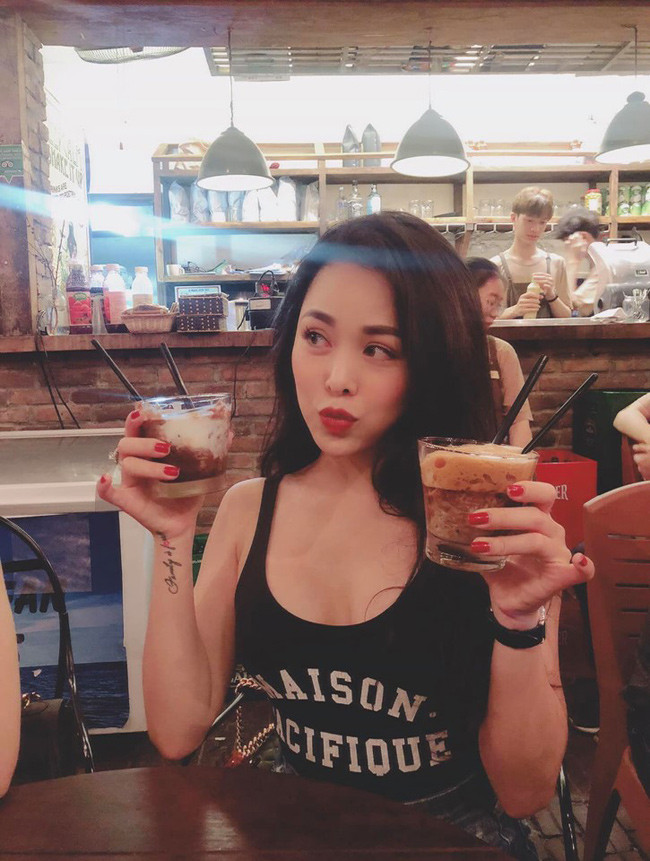 Anh Vũ rất kín tiếng về chuyện tình cảm. Gần đây anh mới tiết lộ việc đã ly hôn được 3 năm và có bạn gái mới.