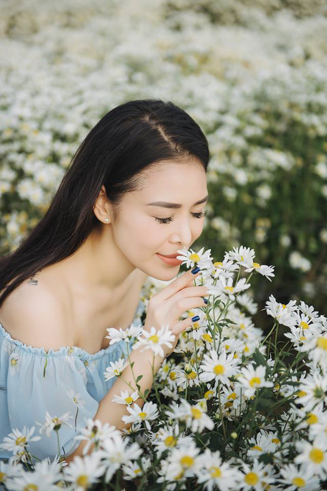 Nhan sắc xinh đẹp của cô bạn gái Anh Vũ khiến nhiều khán giả phải ghen tỵ.