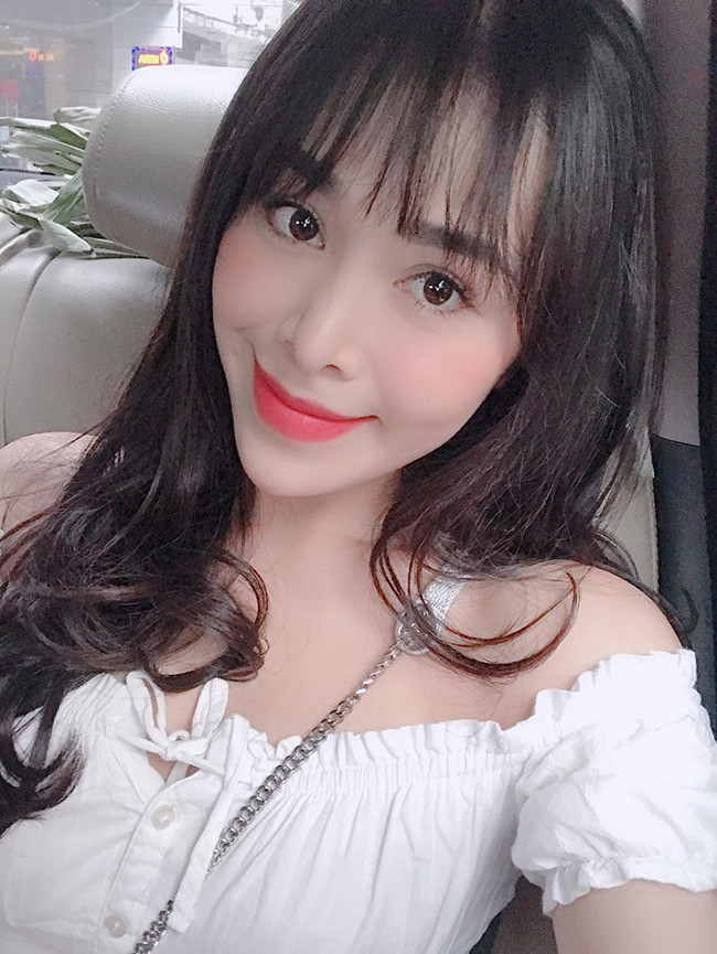 Anh Vũ từng ly hôn người vợ đầu và có 1 con trai chung. Anh không hé lộ nhiều về chuyện bạn gái mới.