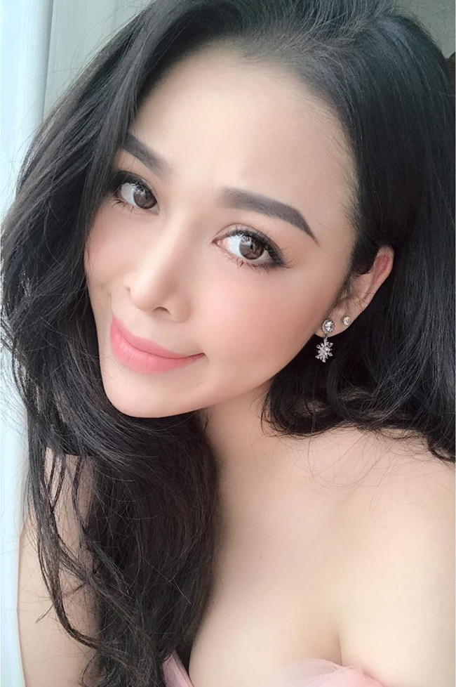 Rất nhanh chóng, cư dân mạng tìm thấy danh tính của bạn gái Anh Vũ. Đó là hot gymmer Hằng Phạm.