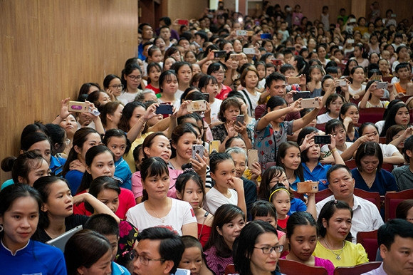 Với sự ủng hộ của đông đảo khán giả, hi vọng rằng tân hoa hậu Lương Thùy Linh đã có cho mình nguồn động lực dồi dào để tiếp tục tiến bước, ghi tên mình vào bản đồ nhan sắc thế giới tại Miss World 2019.