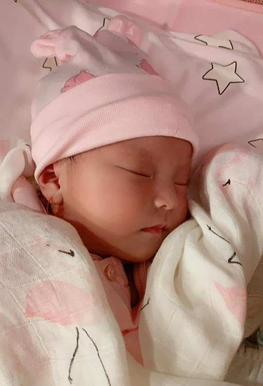 Lo dien con gai moi sinh nhu thien than cua Le Phuong