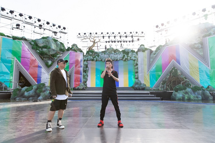 Đàm Vĩnh Hưng cũng là khách mời biểu diễn trong chung kết Miss World Việt Nam diễn ra tối nay.