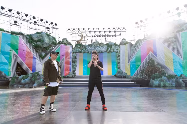 Đàm Vĩnh Hưng cũng là khách mời biểu diễn trong chung kết Miss World Việt Nam diễn ra tối nay.